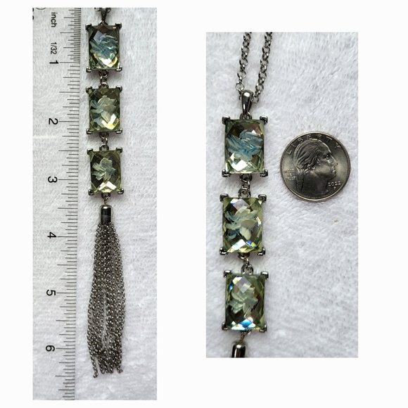 CATO Light Green Hidden Flower Necklace and Matching Earrings / Pierced - Picture 6 of 8